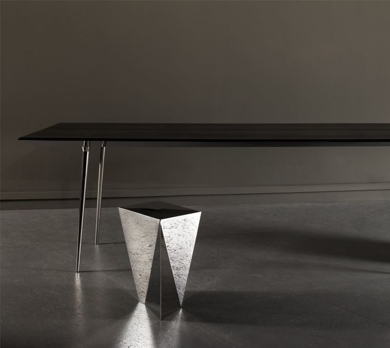 Table Upside DOwn, designer Odile Decq, édition Domeau et Pérès